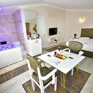Loca Life Airport 3* İstanbul